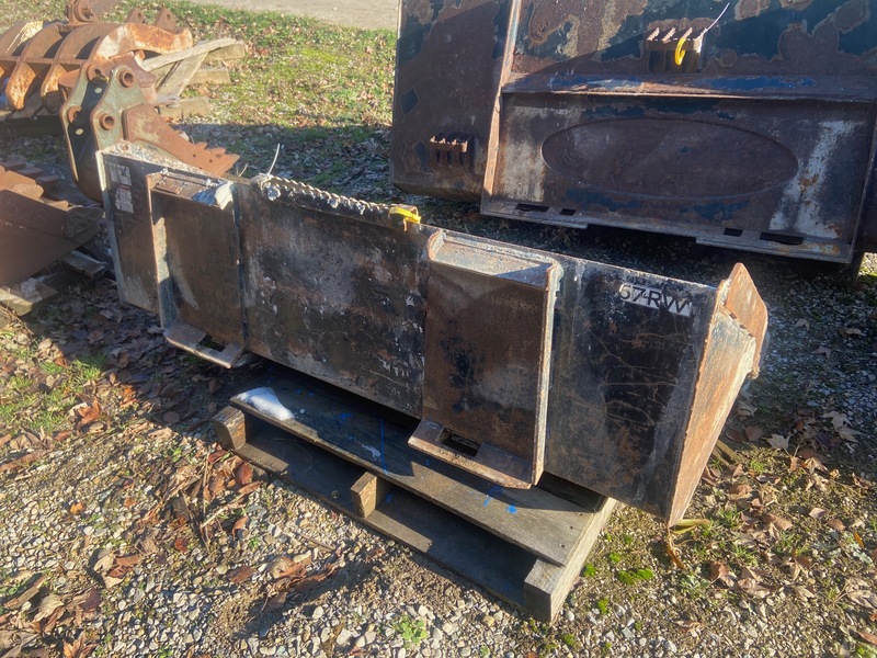 Attachments  Bucket - 5.5FT Photo